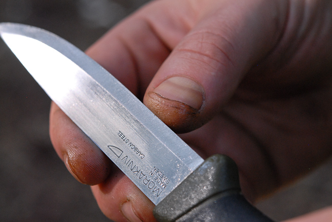 Thumb test for sharpness of a knife