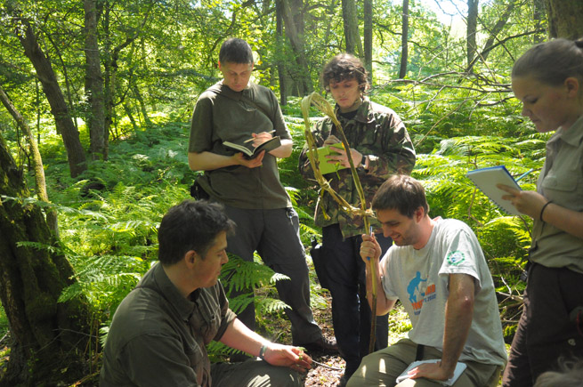 Paul Kirtley and students on a Frontier Bushcraft course