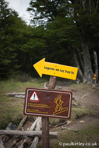 Sign stating direction to Laguna de los Tres