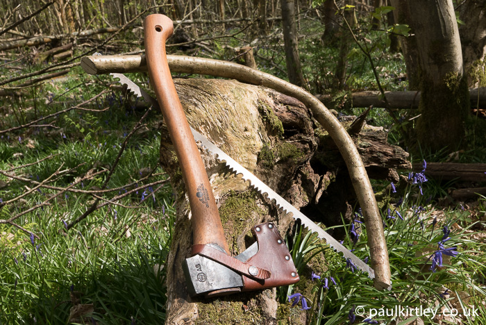 Axe with a saw made of bent wood