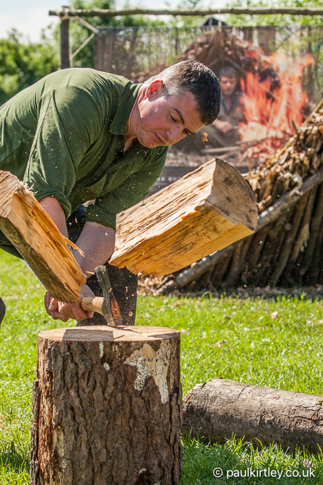 Paul Kirtley dynamically splitting wood with upside down axe technique